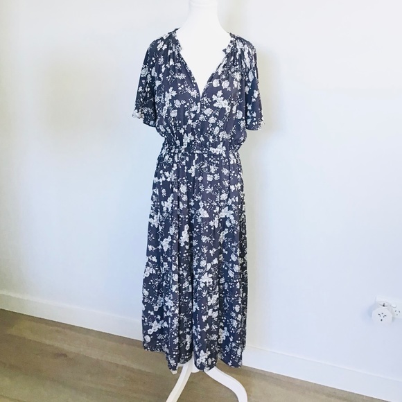 Witchery Dresses & Skirts - WITCHERY size 12 silky soft maxi dress in purple with white floral pattern